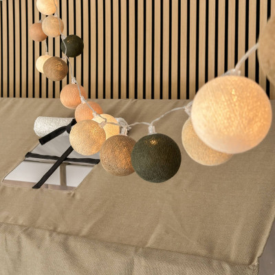 Lifetime Lichterkette mit Baumwollkugeln - Earthy Green