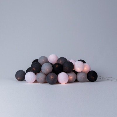 Chaîne de lumières Lifetime avec des boules de coton - Grey Colours