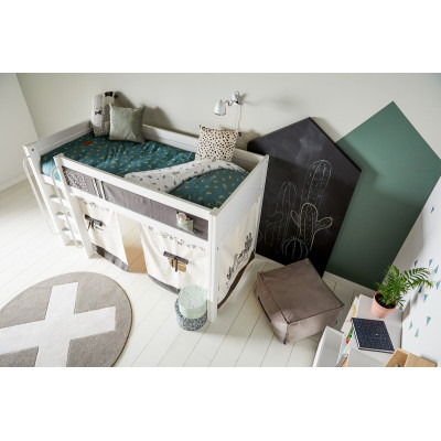 Lifetime Kinderzimmer halbhohes Cactus, Bett 90x200 mit schräger Leiter und Spielvorhang, Deluxe-Lattenrost whitewash